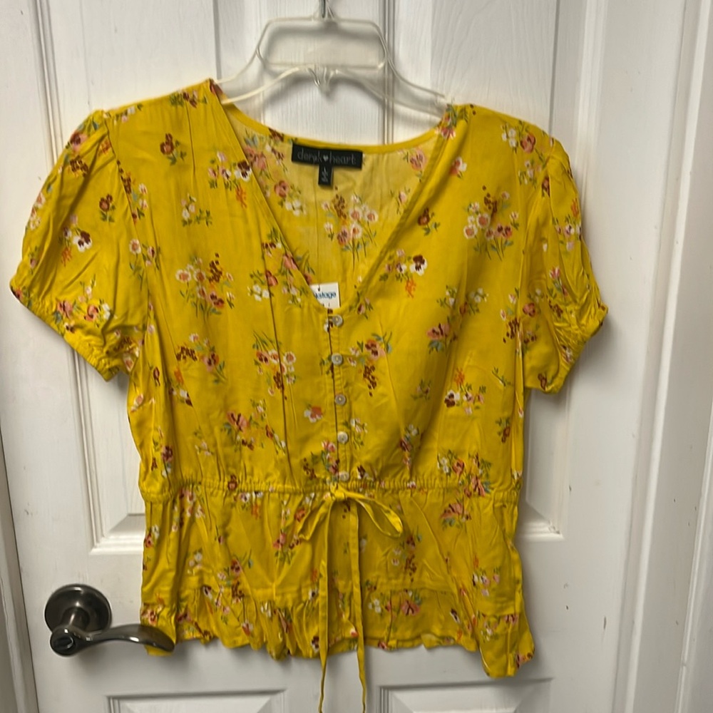 Adorable brand new shirt..to small for me, last act from Macys, no return